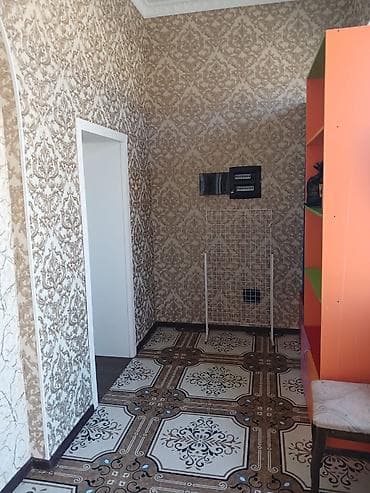 Satılır: həyət evi/villa - İki mərtəbəli, sütunlu fasadlı geniş həyət