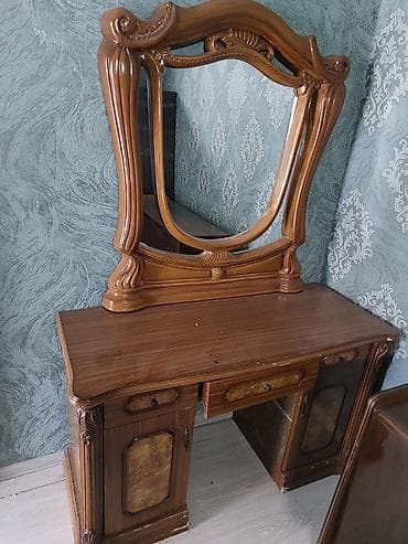 Klassik üslubda makiyaj/iş stolü güzgü ilə - Material: ağac və ağac