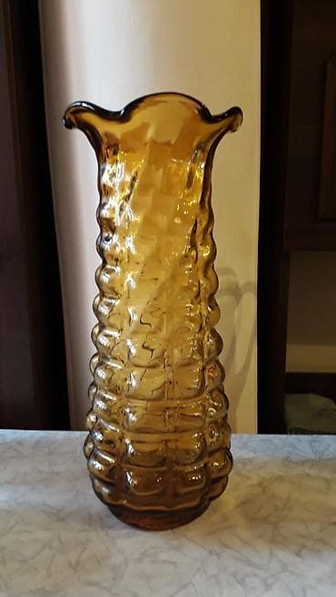 Güzgülər: Bir vaza — 1