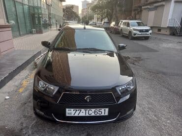 авто азербайджан: Qara rəngli sedan avtomobil, geniş baqaj hissəsi və dörd qapısı ilə — 9