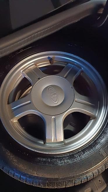 Lada diskləri və şinlər dəsti - Rəng: gümüşü - Disk: 5-şüalı yüngül