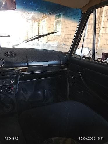 Model: VAZ 2106 (Jiguli) Kuzov: sedan, bej rəng Sürətlər qutusu — 4