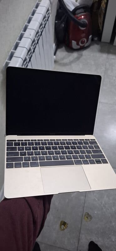 macbook pro 2017: Macbook 2016 96 pil ela veziyyetde — 2