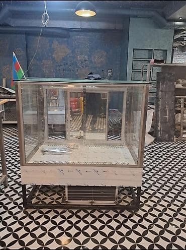 Şüşə vitrinli soyuducu vitrin - 3 tərəfi tam şüşəli, məhsulların