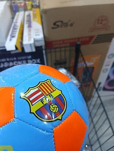 toplar: Futbol topu – mavi və narıncı panellərlə, parlaq örtüklü dizayn — 1