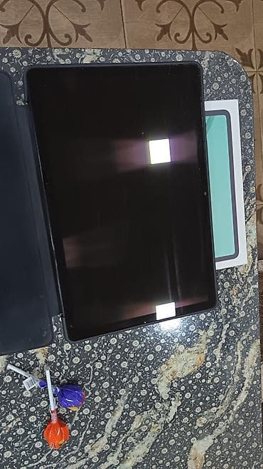 HONOR Pad X8a planşet Xüsusiyyətlər: - Böyük ekran: geniş görüntü