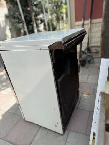 qaz sobaları: Qaz sobasi islek veziyyetdedi. Qazin 4 gozude isleyir. Real aliciya — 6