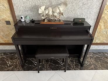 real gitara: Yamaha Clavinova CLP-440 rəqəmsal pianino - Tam ölçülü 88 klaviş — 1