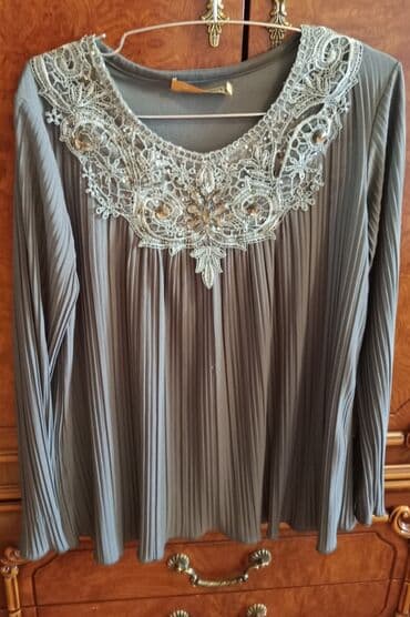 köynekler: Zərif qadın bluzası – boz/qrafit rəngdə, uzunqollu. - Ön hissə və — 1