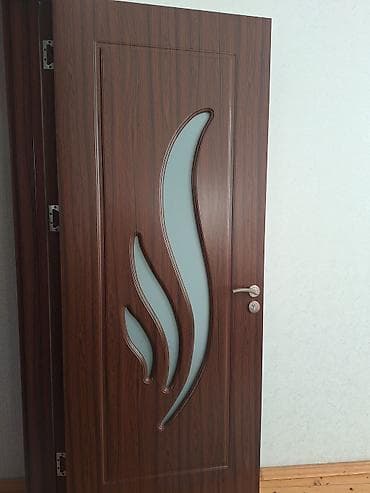 qapi seyf: 8 ədəd qapı,2dənəsi taxtalı,6dənəsi şüşəli,yaxşı vəziyyətdə. 1ədəd — 2
