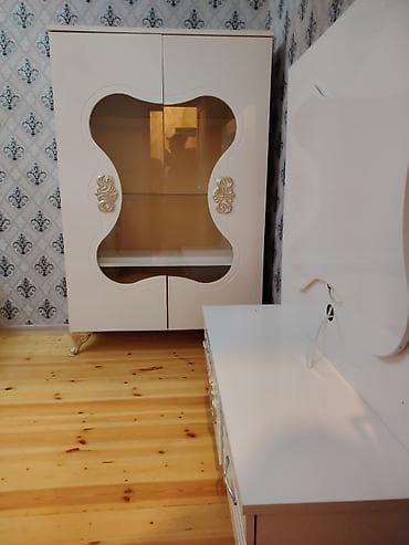 Ağ rəngli klassik üslubda qonaq otağı mebel dəsti. Tərkibi: -