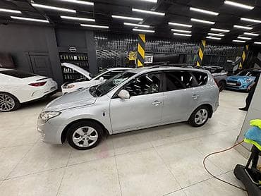 vaz qapi: Hyundai i30 CW CRDi, gümüş rəng, universal kuzov Texniki — 2