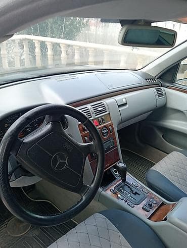 mersedes c 230: Mercedes-Benz E‑Class W210 sedan, Elegance paketi - Kuzov: tünd — 6