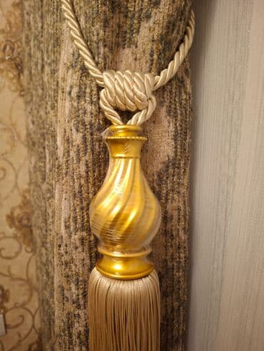 maqnit perdeler: Pərdələr üçün müxtəlif aksesuarlar təklif olunur. Birinci dəstə oval — 2