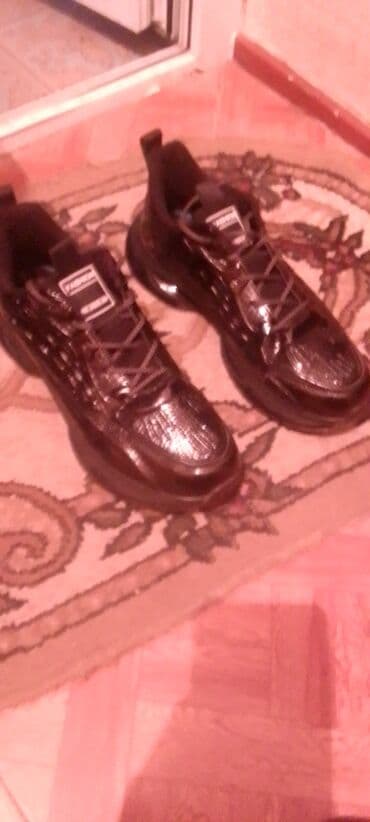 Botinkalar: 50₼ Saytdan sifariş edilib Cüzi sol tərəfdə cızıq var Kley vurub Ya — 5