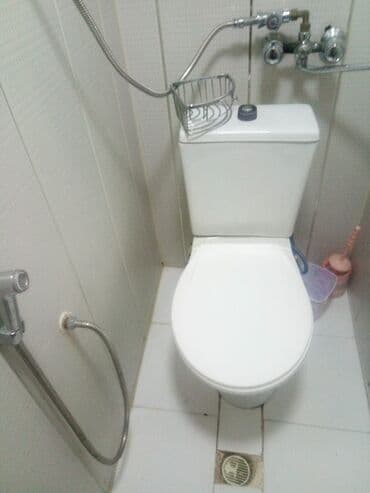 Ev 20 ci sahe Dünya marketden yuxari texminen 10-15 deg yoldur. Temiz — 14