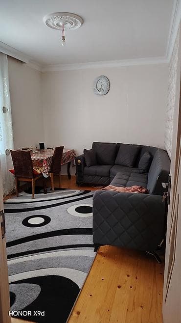 ev axtarıram: Masazirda 58 kv 2 otaqli menzil satilir qismən əşyalı.Ev idial — 2