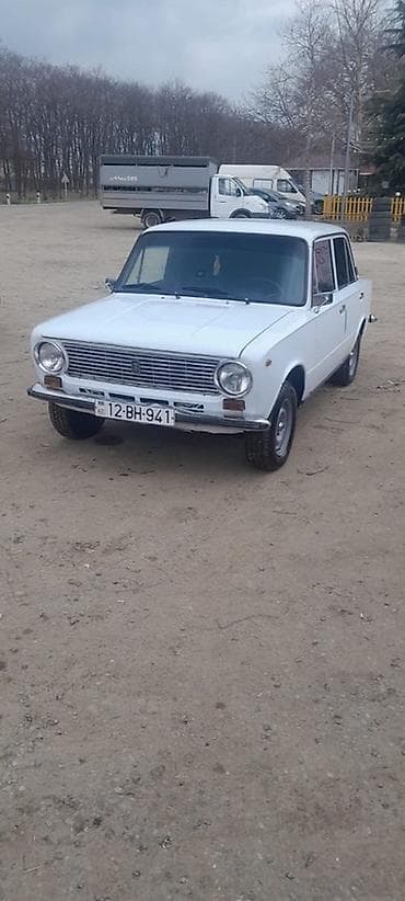 vaz 2106 teker: VAZ 2101, ağ rəng, sedan kuzov. Texniki xüsusiyyətlər: - Benzin — 5