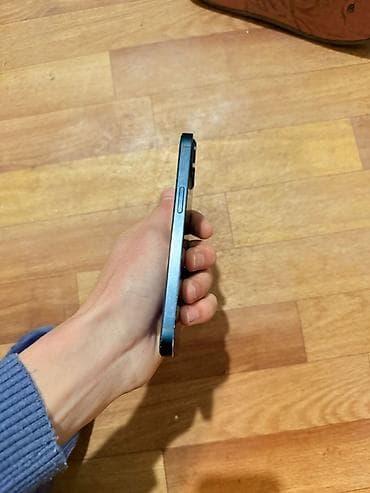 Salam telefonun kənarlarında cızığlar var başqa heç bir problemi yoxdu