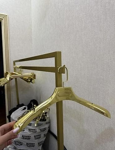 Qızılı rəngdə metal qarderob asqıları çox ax istifadə olunub,təzə — 3