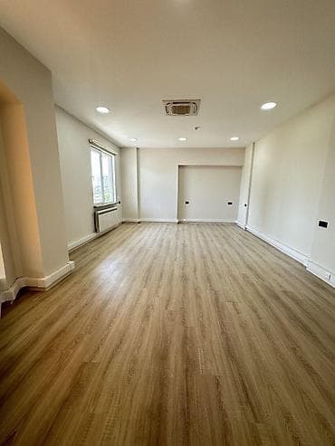 emircanda ev satisi: İcarəyə verilir 9 otaqlı ofis 476 m², İnşaatçılar m. Daha 7 şəklə bax — 5