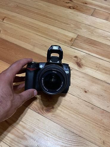 Nikon D70 DSLR fotoaparat dəsti Məhsulun tərkibi: - Nikon D70 gövdə - — 2