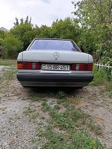 mercedes benz sprinter: Mercedes-Benz W201 (190) sedan - Ban növü: sedan, gümüşü rəng - — 6