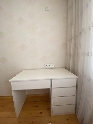 makiyaj masa: Düz masa, Stulsuz, Siyirməli, Sadə laminat — 1