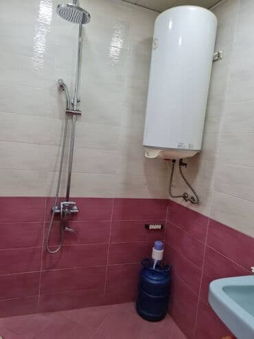 kirayə ucuz ev: 7ci mikrorayonda. 5/5, orta təmirli bütün əşyaları ilə 2 otaq, YALNIZ — 3