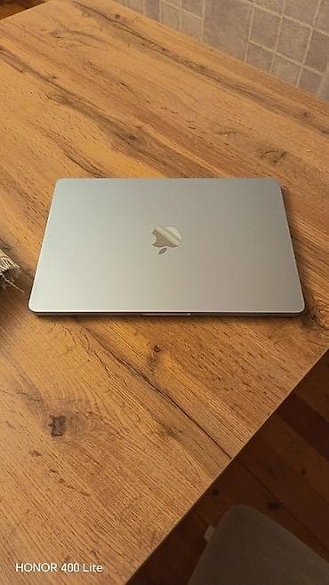Apple MacBook (gümüşü rəng) – 13/14 düymlük kompakt, yüngül noutbuk — 1