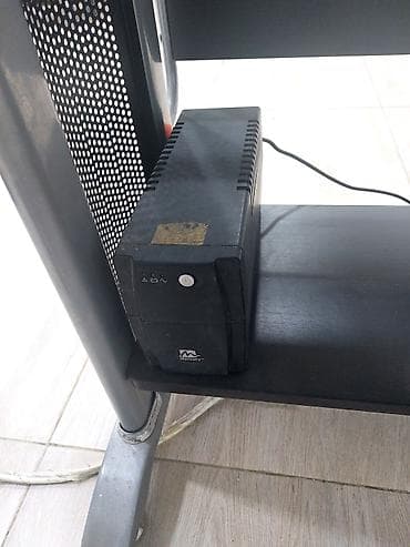 kompüter işi: Kompyuter iş masasının komplekti Tərkib: - Tünd rəngli kompakt — 4