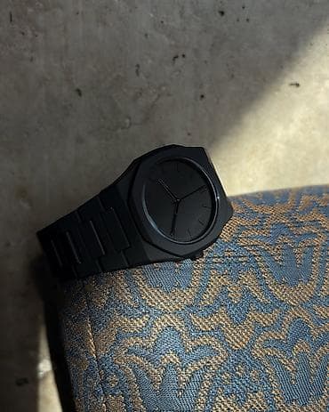 swatch black coat: Kvars mexanizmalı klassik qol saatları – kvadrat korpuslu modellər — 9