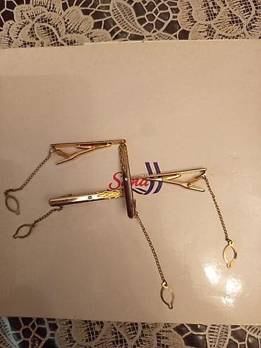 sumqayitda palto: Zəncirli, qızılı rəngli metal qalstuk sancaqları. Bu dəstə bir neçə — 7