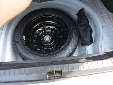 xanımlar ucun maşınlar: Toyota Corolla: 1.5 l | 2013 il Sedan — 8