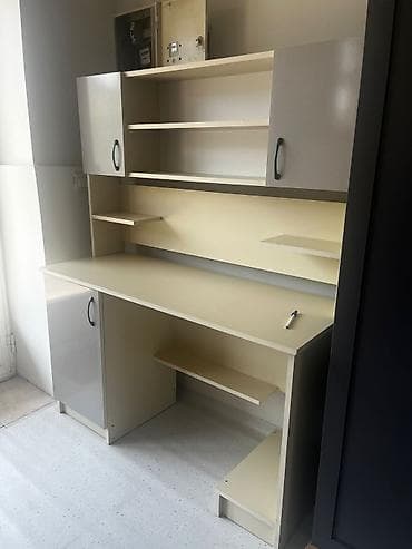 Düz masa, Polkalı, Siyirməsiz, Rusiya, Sadə laminat, Zəmanətli, Kredit yoxdur