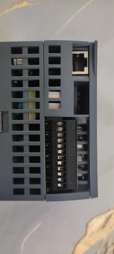 Siemens SIMATIC S7‑1200 PLC – CPU 1214C AC/DC/Relay Xüsusiyyətlər: - — 4