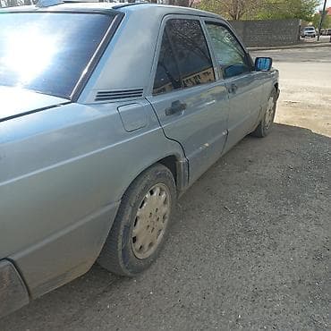 audi oturacaqlar: Mercedes-Benz 190 (W201): 2 l | 1989 il Sedan — 2