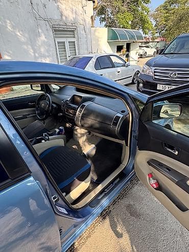 prius qanad: Toyota Prius (2-ci nəsil) – mavi rəng, hibrid hatchback — 6