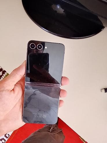 Samsung Galaxy Z Flip 5, rəng - Qara — 2