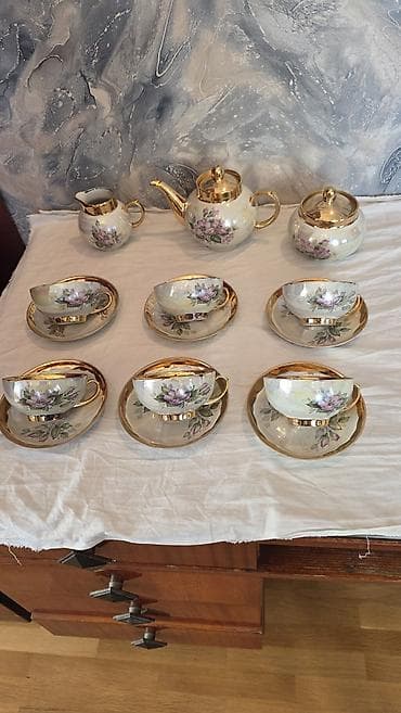 чайный сервис: Çay sevizi. 6- nəlbəki, 6- fincan, 1- çaynik, 1- süd qabı, 1- şəkər — 4