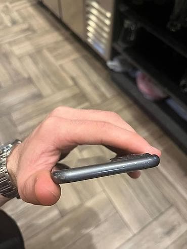 philips xenium 9@9h: IPhone 11, Qara, Face ID — 5