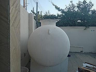 1 tonluq su ceni: Yerüstü su çəni satılır. 5 ton 3000 azn Böyük həcmli, silindrik — 1