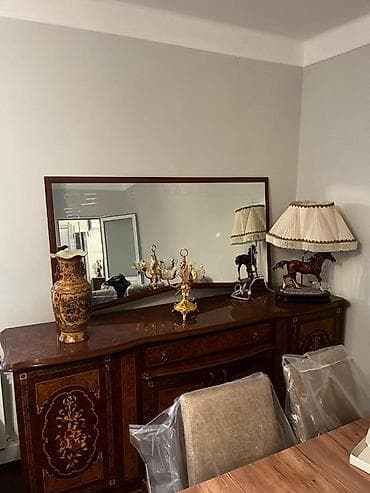 Bufetlər: Klassik üslubda konsol-bufet və böyük güzgü (Ispaniya) - Material — 2