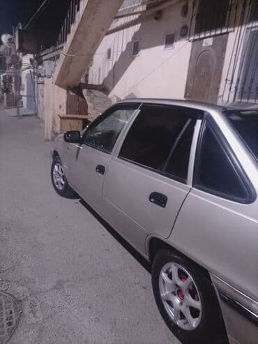 матиз 2 ош: Daewoo Nexia sedan - Kuzov: 4 qapılı sedan, gümüşü rəng - Nömrə — 2