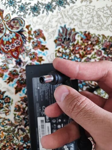 işlenmiş komputer: Hp adapter 120w Original,noutbukun üstündə gələn adapterdir 19.5V — 4