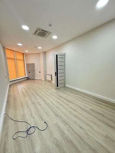 emircanda ev satisi: İcarəyə verilir 9 otaqlı ofis 476 m², İnşaatçılar m. Daha 7 şəklə bax — 4