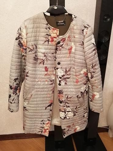 Trench coat. Cinici magazasindan alinib, az istifade olunub. Seliqeli