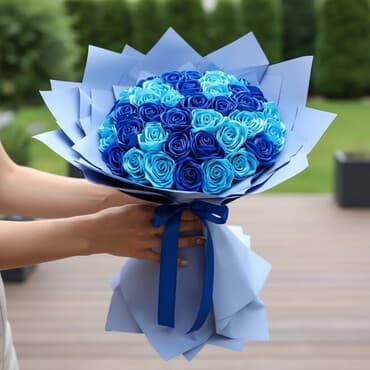 gul adları azərbaycan: Mavi tonlarda gül buketi - Tərtibat: Fərqli çalarlı mavi gül — 1