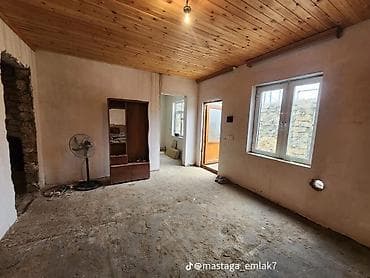 Дома: 3 otaqlı həyət evi - Daş hasarlı kiçik həyət: giriş qapısı, açıq — 3