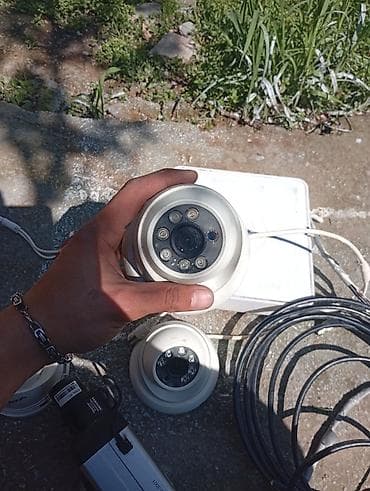 video kamera: Müxtəlif tipli təhlükəsizlik kameraları və DVR-dən ibarət sistem — 7